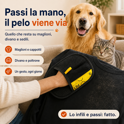 Mano con il levapeli che solleva una felpa nera piena di pelo, cane e gatto sul divano dietro